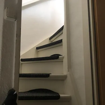 Einzel-apartment Oberkassel Vendégház 3*